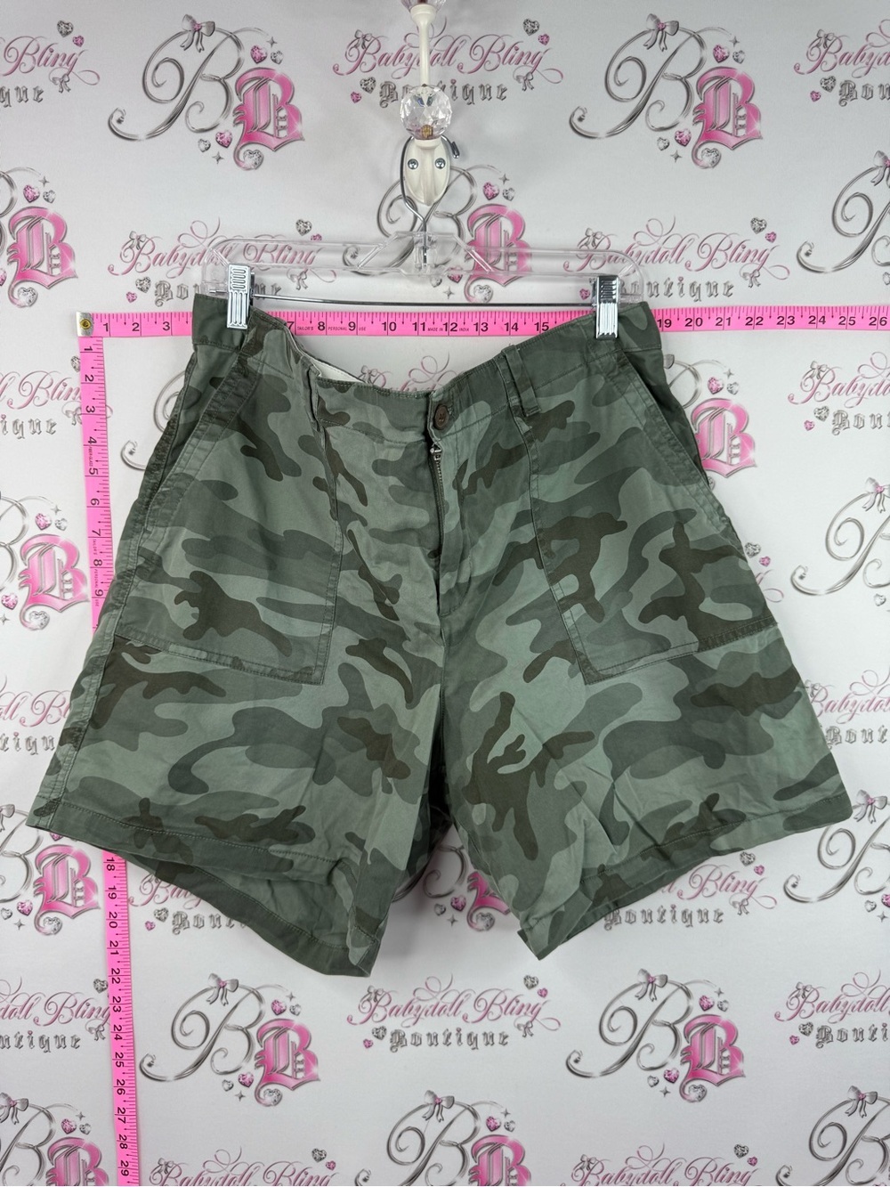Gap girlfriend chino shorts Camo Utility Shorts - Green Camouflage
